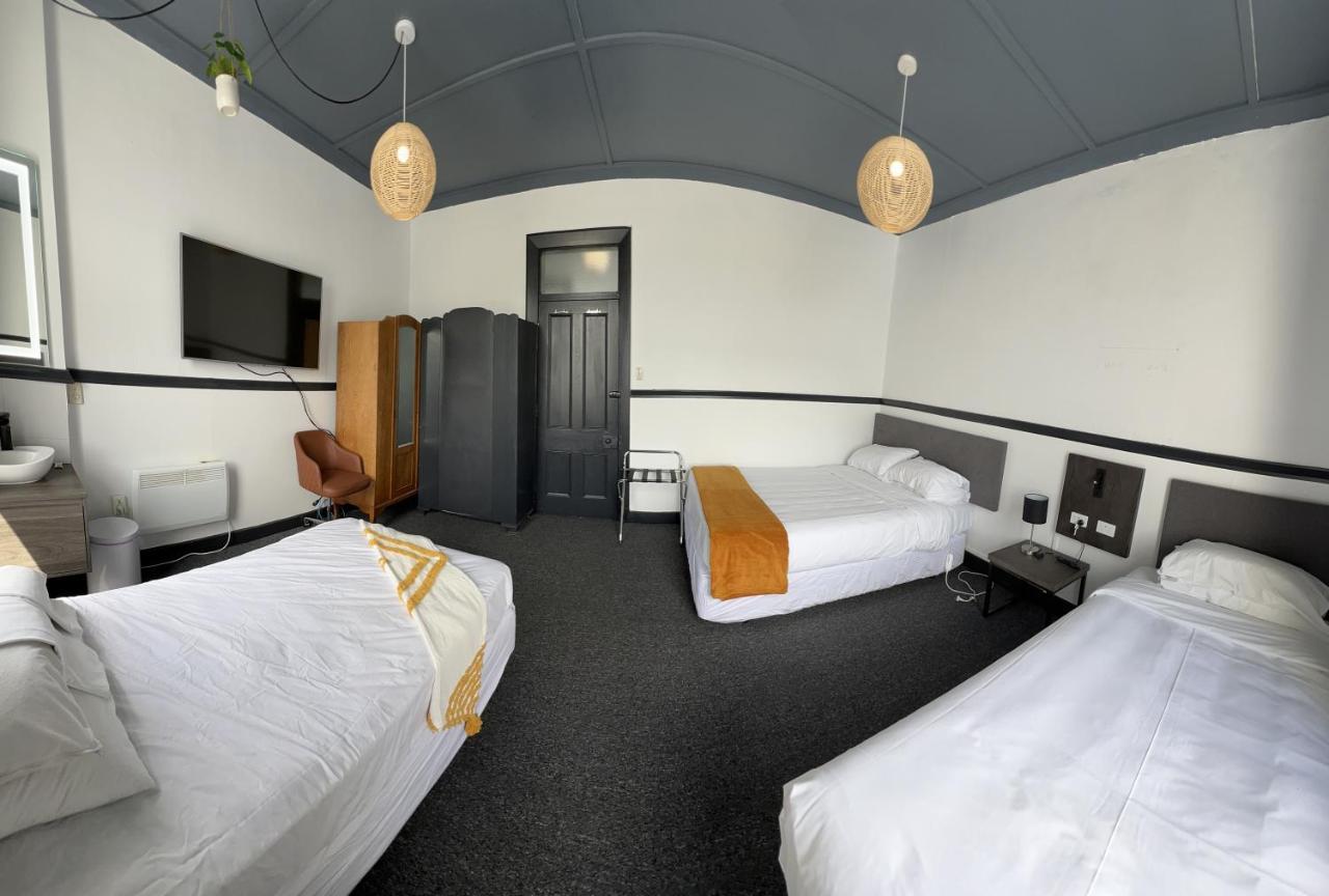 Railway Hotel Winton Bagian luar foto