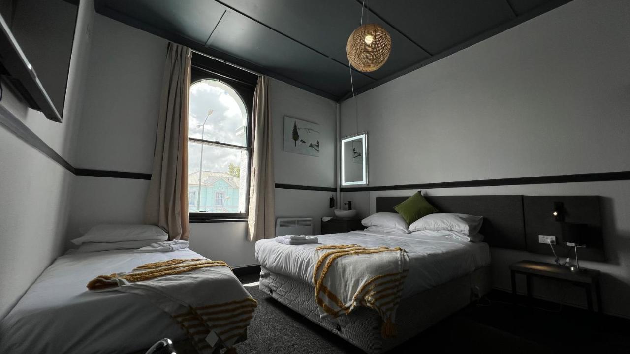 Railway Hotel Winton Bagian luar foto