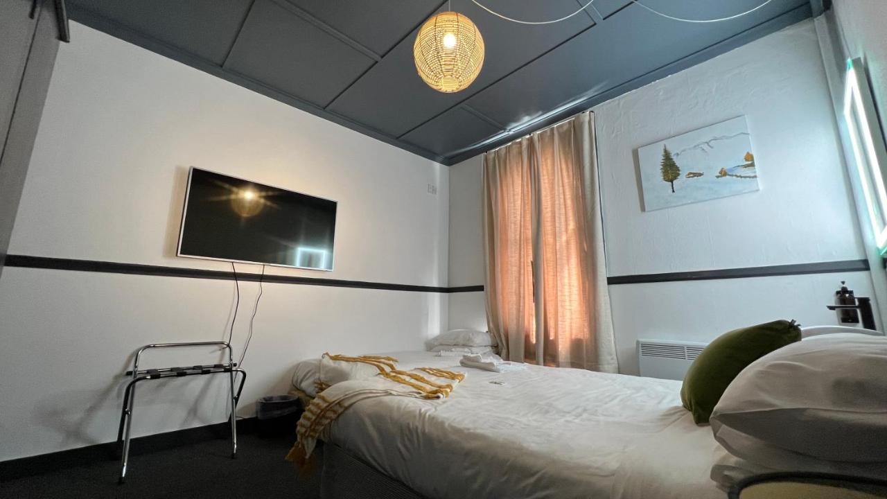 Railway Hotel Winton Bagian luar foto