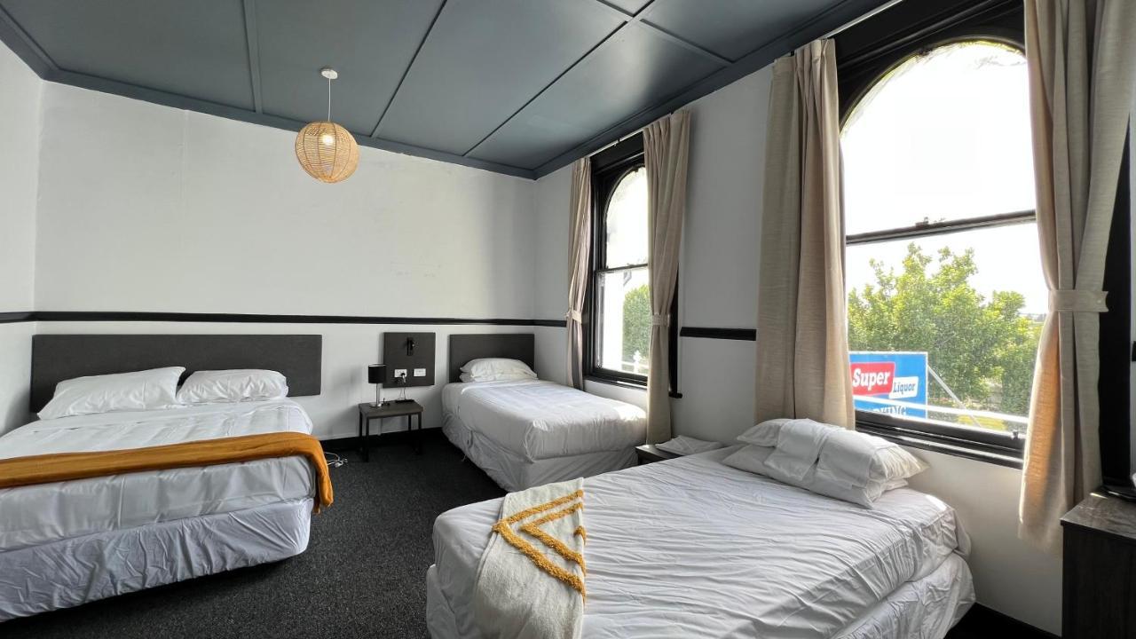 Railway Hotel Winton Bagian luar foto