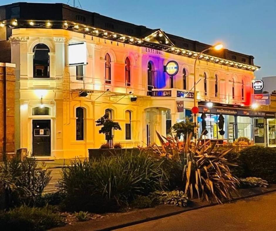 Railway Hotel Winton Bagian luar foto