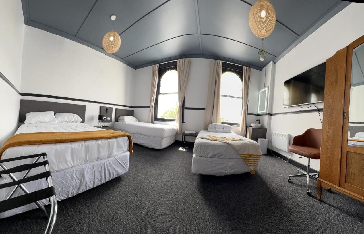Railway Hotel Winton Bagian luar foto
