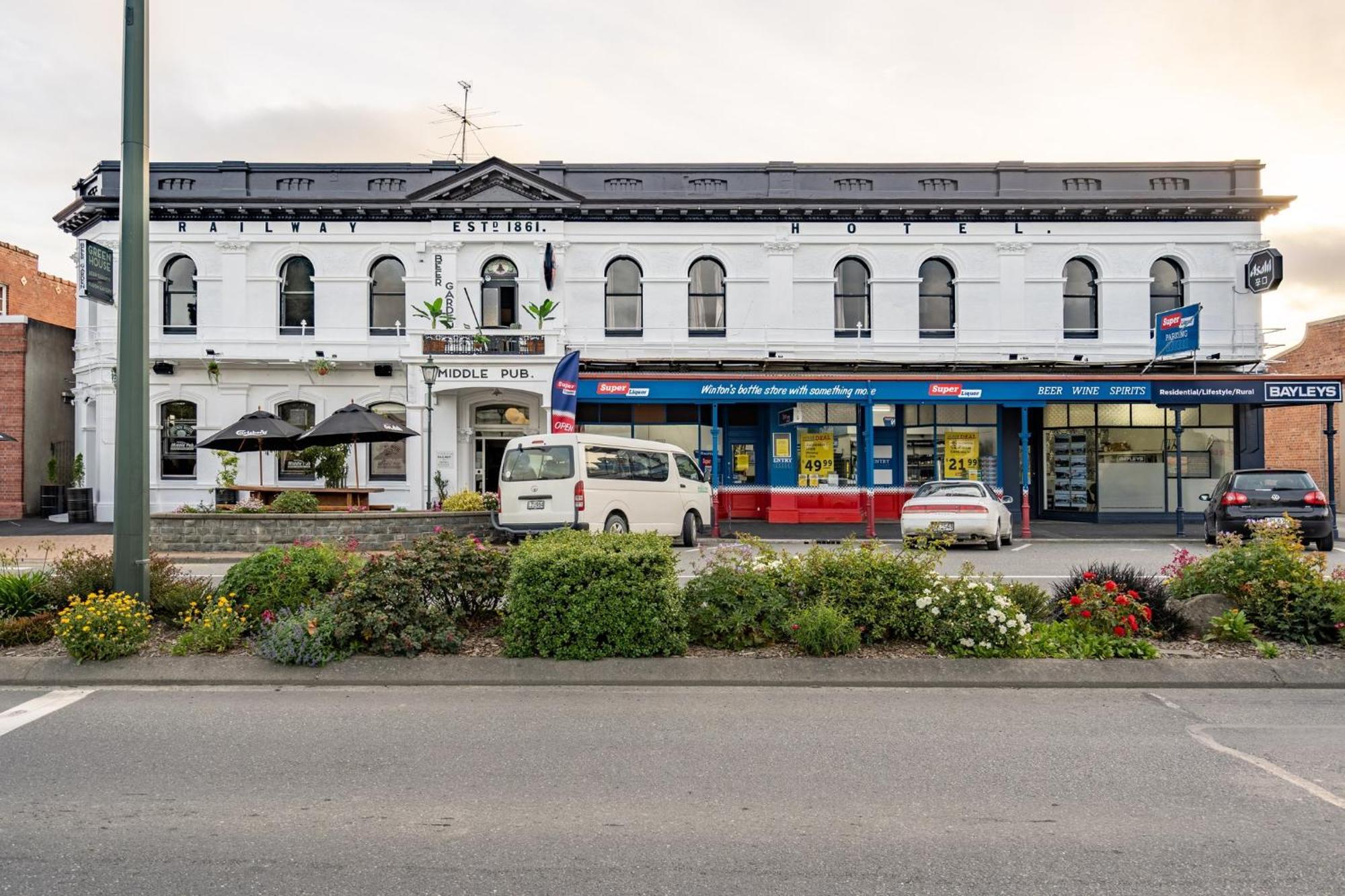 Railway Hotel Winton Bagian luar foto